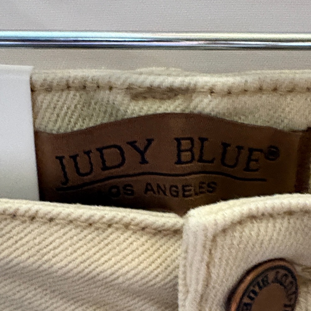 Judy Blue High Rise Jeans in Cream - Picture 2 of 9